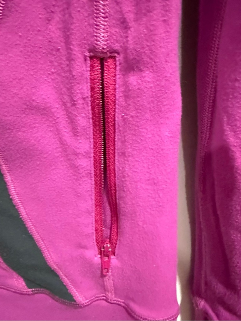 Lululemon Define Jacket Magenta Pink Size 4 Full Zip Thumbholes - Picture 3 of 12